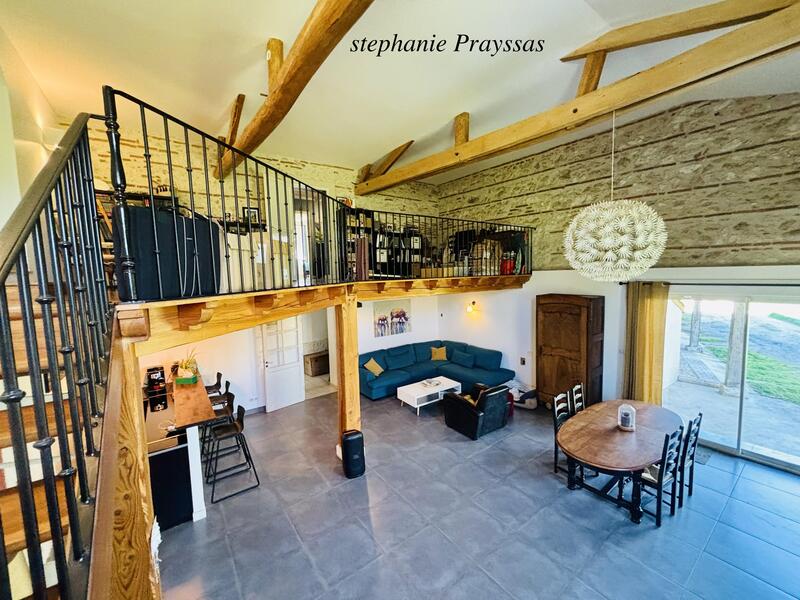 Maison - 300 m² - 8 pièces