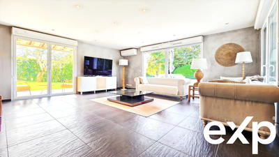 Maison - 221 m² - 5 pièces