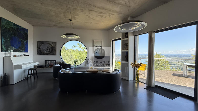 Maison - 241 m² - 8 pièces