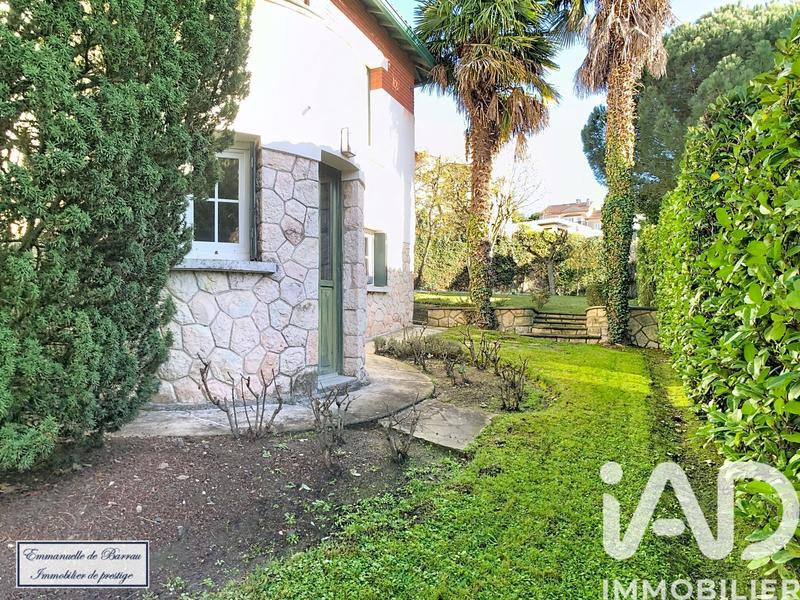 Maison - 278 m² - 9 pièces