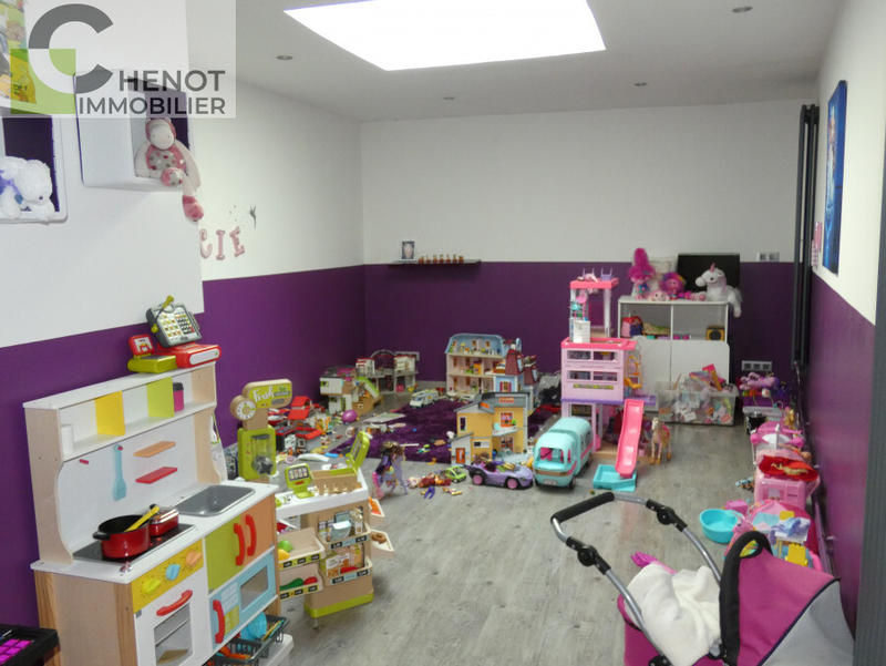 Propriété - 250 m² - 7 pièces