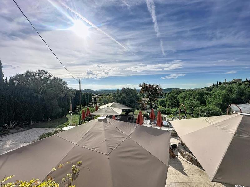 Mas - 350 m² - 6 pièces