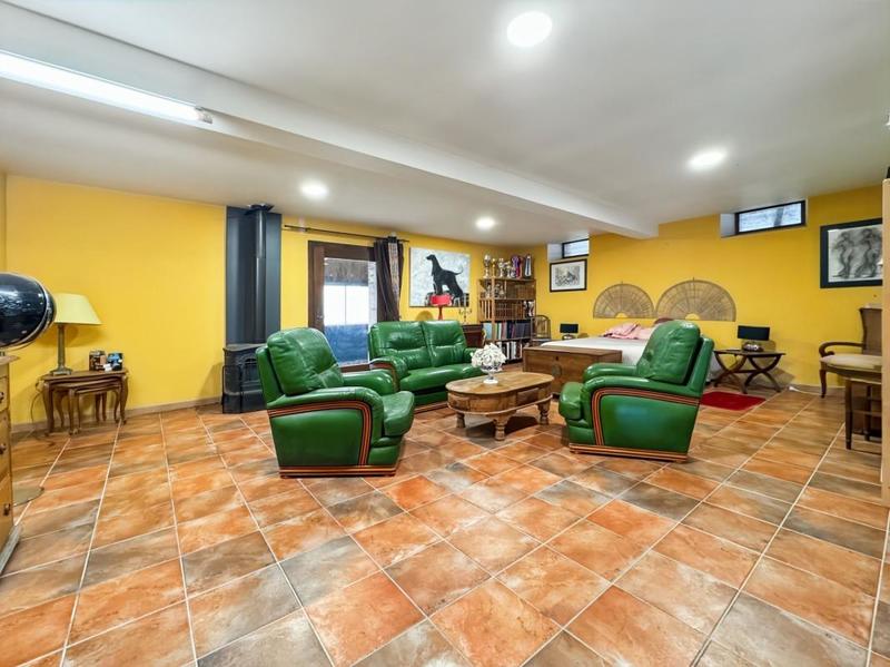 Maison - 252 m² - 6 pièces