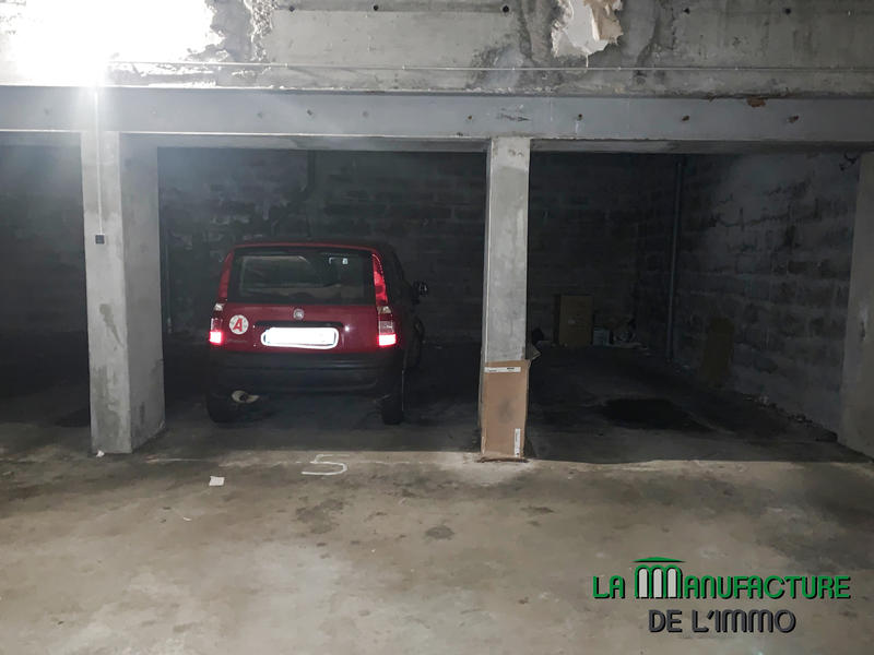 Parking / Garage - 185 m²