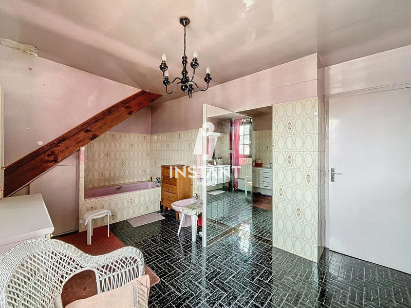 Maison traditionnelle - 200 m² - 8 pièces