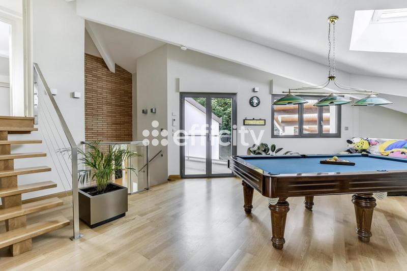 Maison - 393 m² - 10 pièces