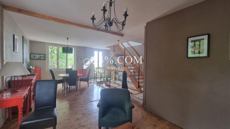 Maison - 240 m² - 8 pièces