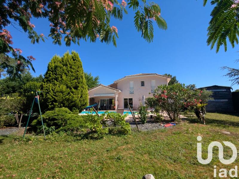 Maison - 263 m² - 9 pièces