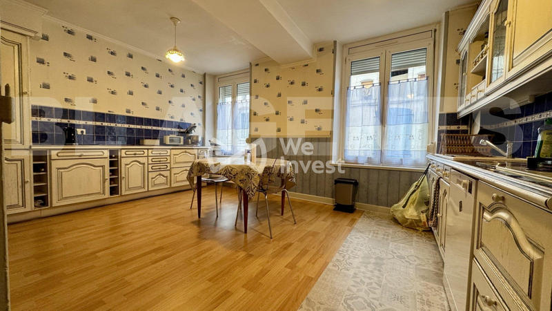 Maison - 235 m² - 9 pièces