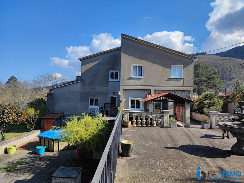 Maison - 197 m² - 7 pièces