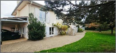 Maison traditionnelle - 240 m² - 7 pièces