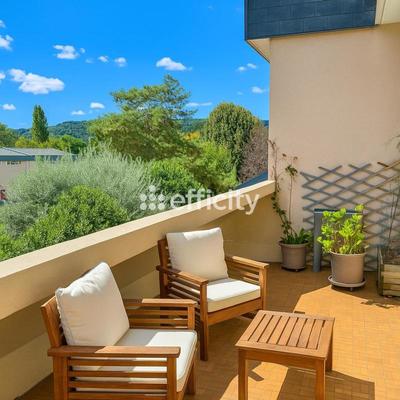 Appartement - 90 m² - 4 pièces