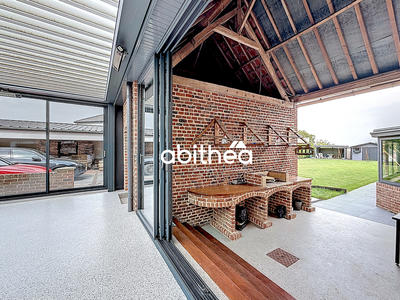 Maison - 305 m² - 9 pièces