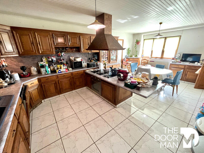 Maison - 202 m² - 8 pièces