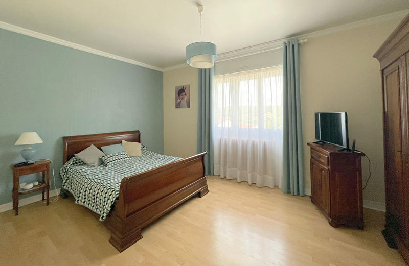 Maison - 329 m² - 10 pièces