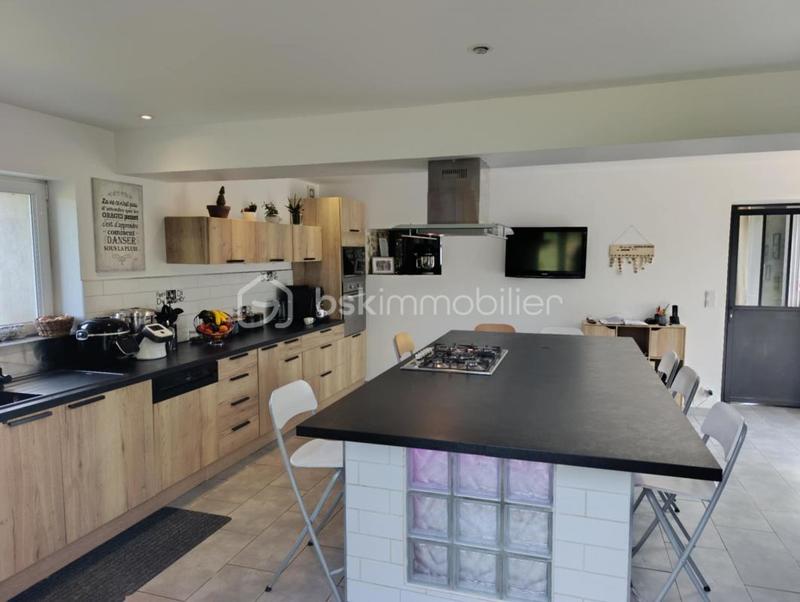 Maison - 242 m² - 10 pièces