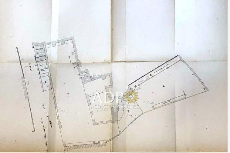 Local commercial - 921 m²