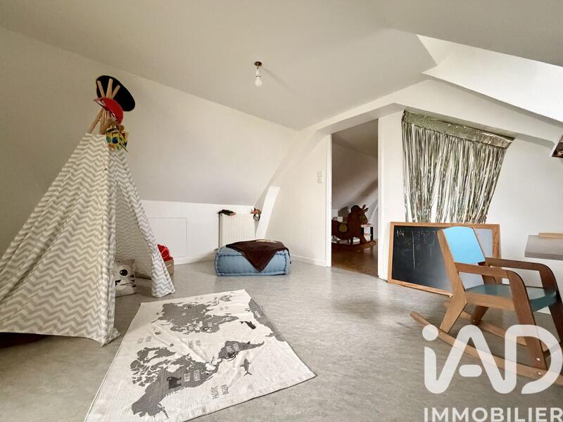 Maison - 210 m² - 10 pièces