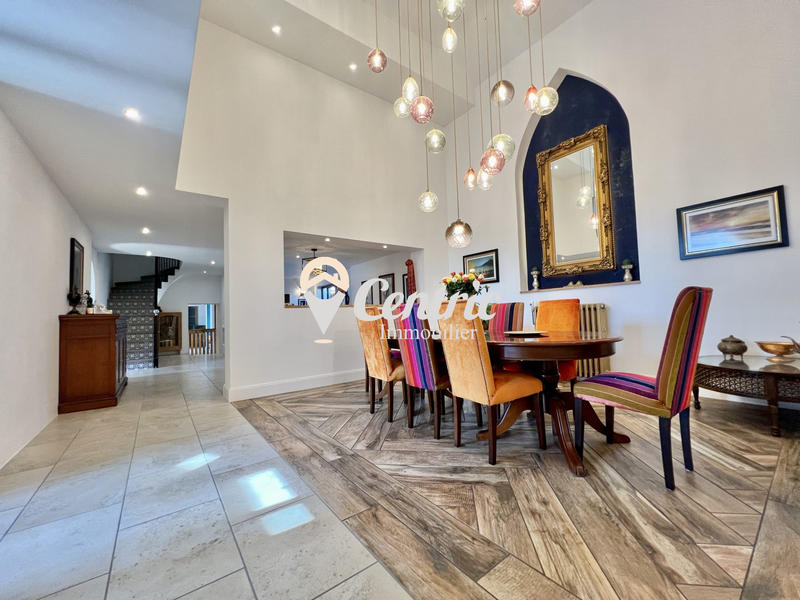 Maison ancienne - 409 m² - 11 pièces