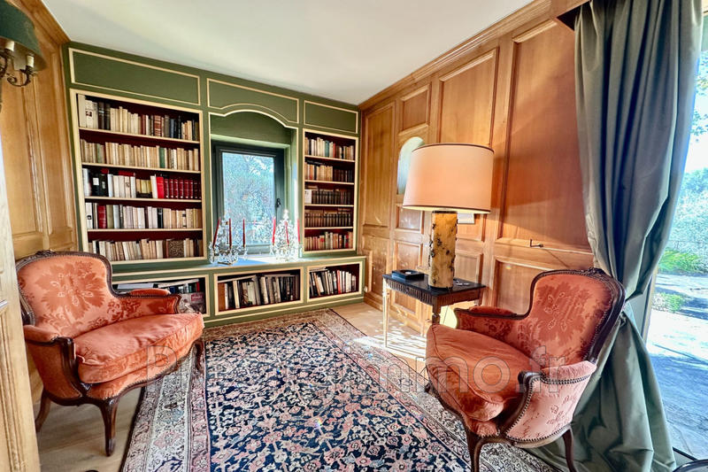 Demeure - 295 m² - 6 pièces