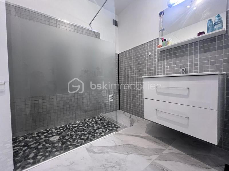 Appartement - 80 m² - 4 pièces