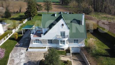 Propriété - 244 m² - 10 pièces