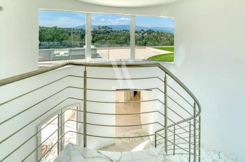 Villa - 646 m² - 10 pièces