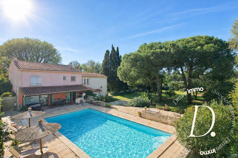 Mas - 405 m² - 17 pièces