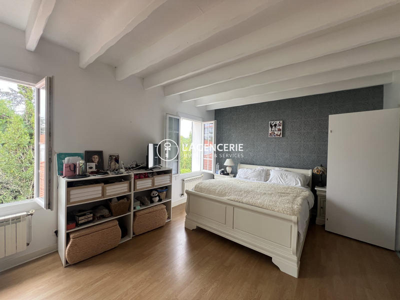 Maison - 255 m² - 7 pièces