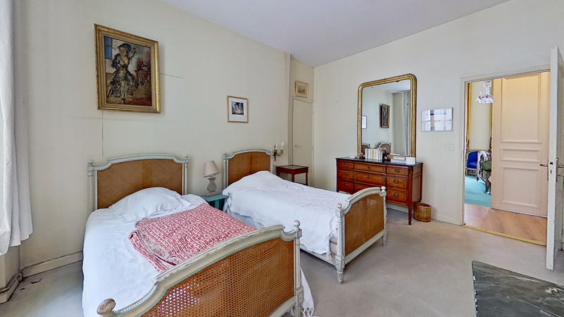 Appartement - 241 m² - 8 pièces