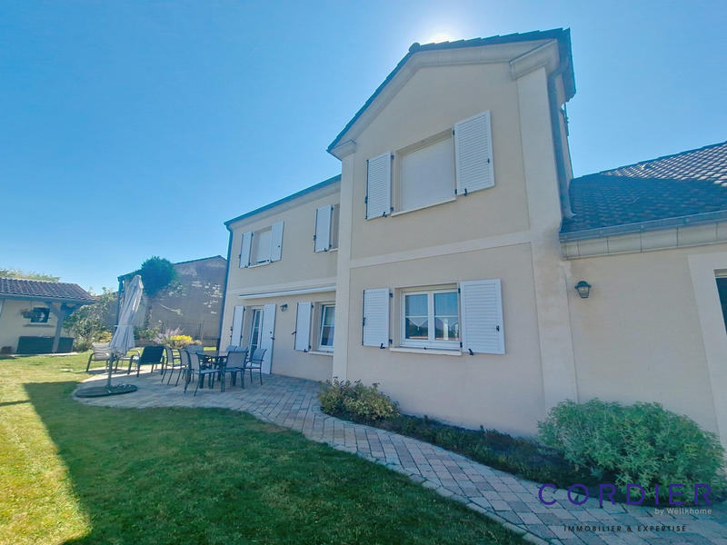 Maison - 181 m² - 8 pièces