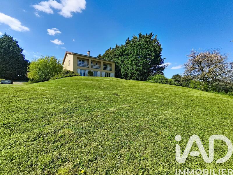 Maison - 229 m² - 6 pièces