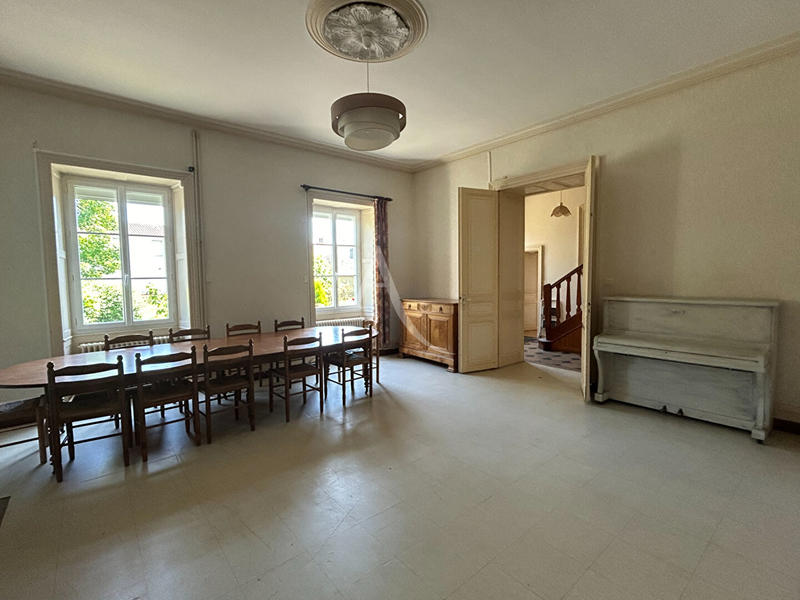 Immeuble - 150 m² - 35 pièces