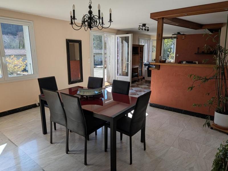 Maison - 181 m² - 6 pièces