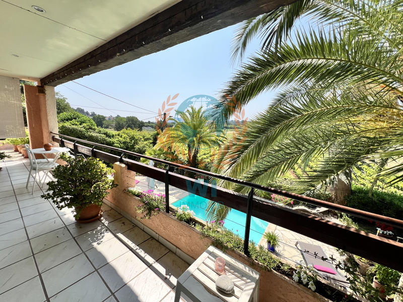 Maison - 233 m² - 10 pièces