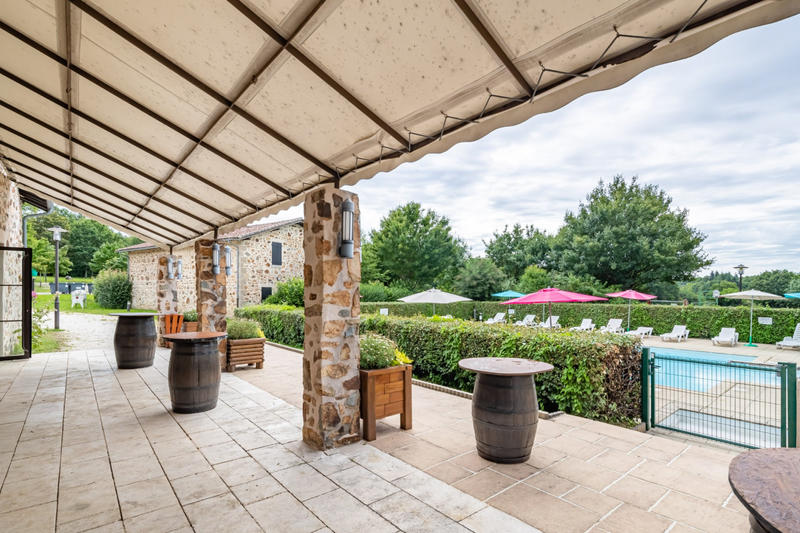 Maison - 1 791 m² - 39 pièces