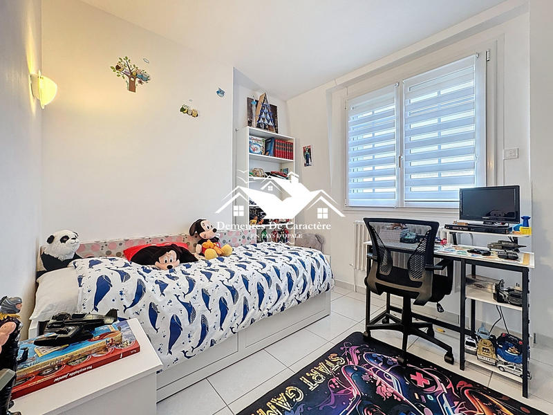 Maison - 230 m² - 9 pièces