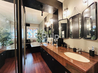 Maison - 291 m² - 12 pièces