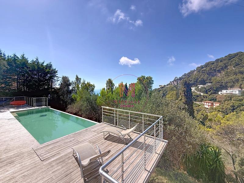 Maison - 216 m² - 6 pièces