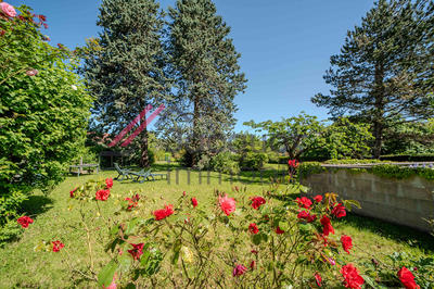 Maison - 211 m² - 10 pièces