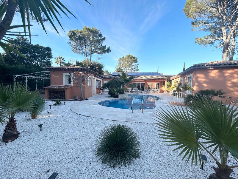 Maison - 200 m² - 6 pièces