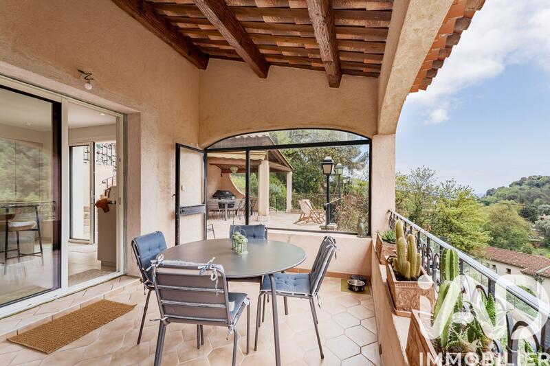 Maison - 215 m² - 7 pièces