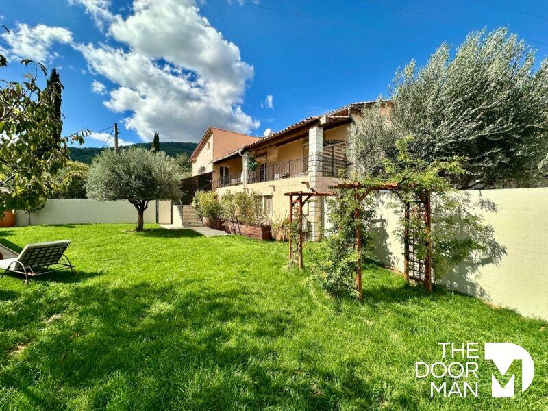 Maison - 310 m² - 13 pièces