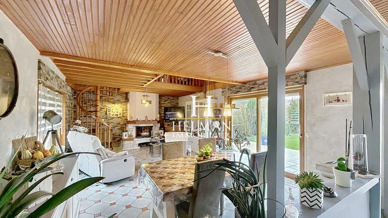 Maison - 218 m² - 8 pièces