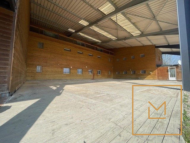 Entrepôt - 1 100 m²