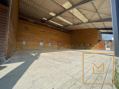 Entrepôt - 1 100 m²