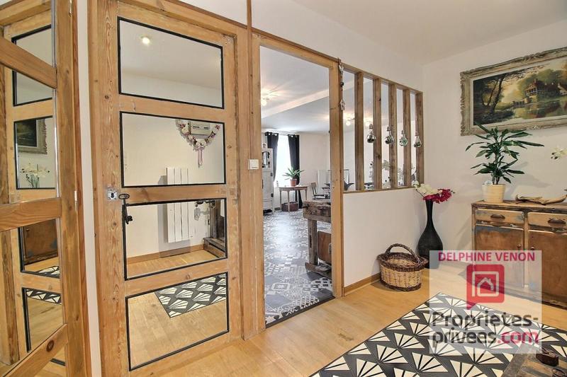 Maison - 240 m² - 6 pièces