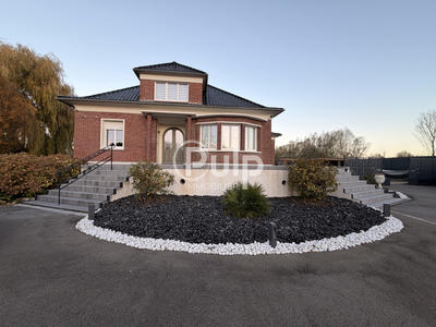 Maison - 300 m² - 10 pièces