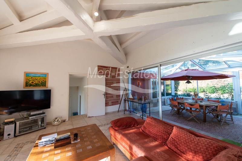 Propriété - 400 m²