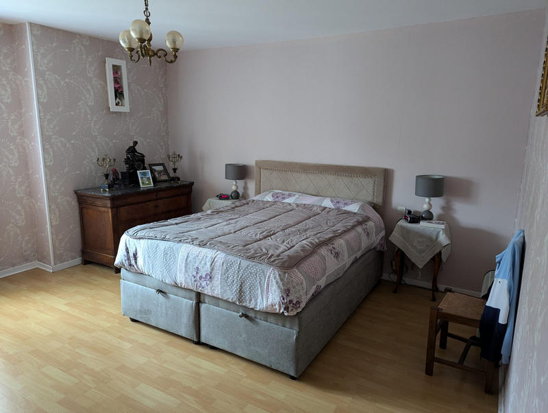 Maison - 234 m² - 8 pièces